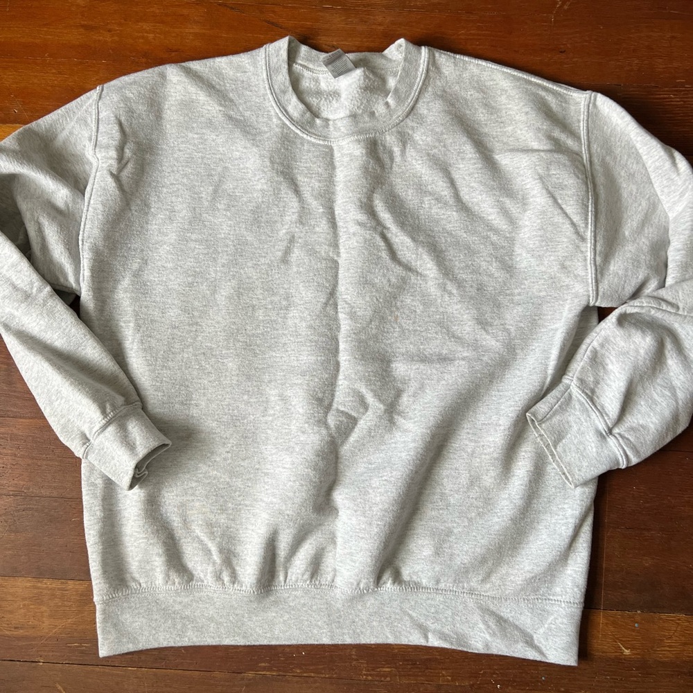 Gildan grey sweatshirt